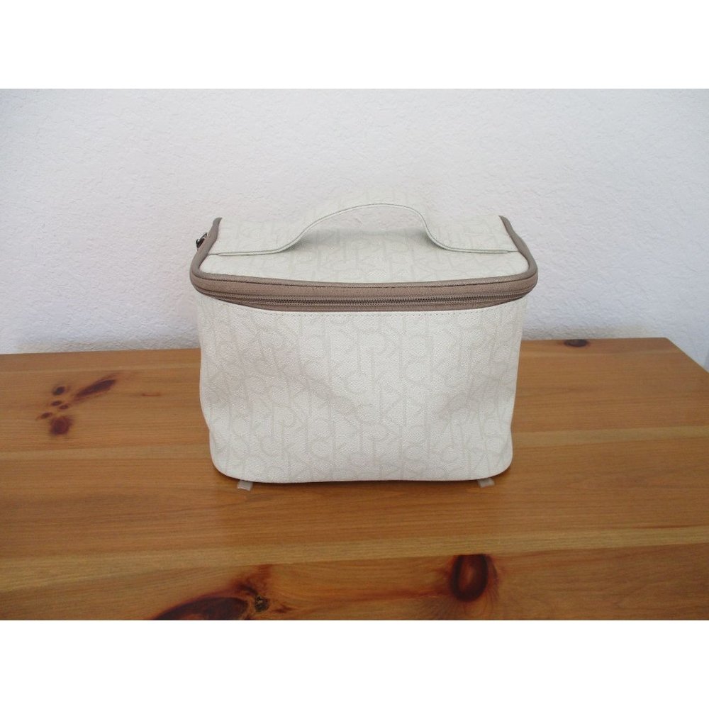 *Calvin Klein Cream Taupe Tan Vinyl Zip Around Train Case Cosmetic Travel Bag